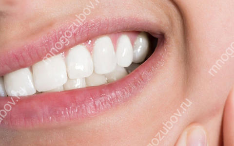 Зуб мудрости растет в щеку: фото, нужно ли удалять, если он мешает и натирает