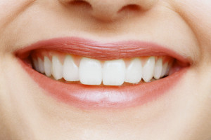 Возможно ли поставить пломбу на передний зуб?
